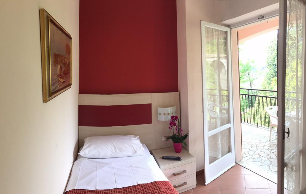 Albergo Riva Reno Di Leggiuno Zimmer foto